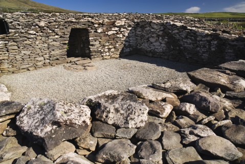 Ireland, County Kerry, Dunbeg, Dingle Peninsula Dunbeg Promontory Fort. . 
Photo Hugh Rooney / Eye