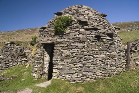 Ireland, County Kerry, Dingle Peninsula, Beehive hut in the Fahan Group. 
Photo Hugh Rooney / Eye