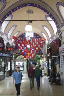 Turkey, Istanbul, Fatih, Sultanahmet, Kapalicarsi, Grand Bazaar interior. 
Photo Stephen Rafferty