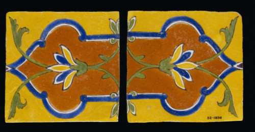Carreaux de revêtement décorés selon la technique de la cuerda seca