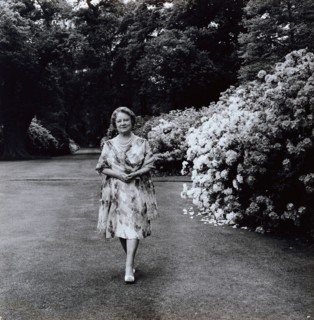 Beaton, La reine Elizabeth d'Angleterre (Reine Mère)