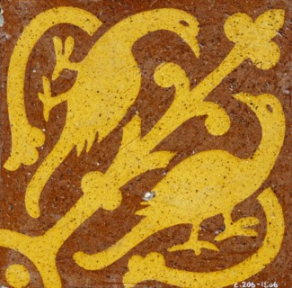 Carreau de faïence de l'époque médiévale