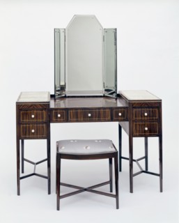 Johnson, Coiffeuse et miroir