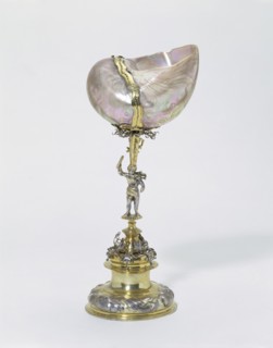Coquillage monté sur pied