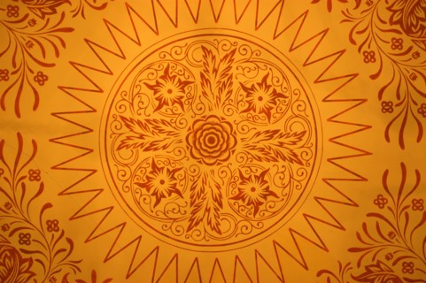 Plafond décoré à la William Morris