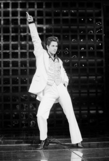 Adam Garcia dans "Saturday Night Fever"