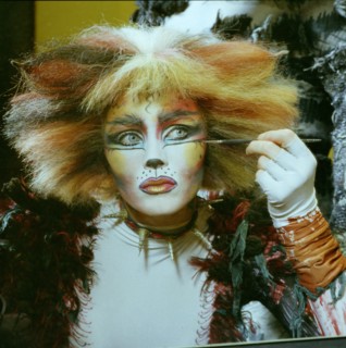 Nadia Strachan interprétant Bombalurina