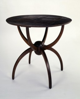 Voysey, Table circulaire