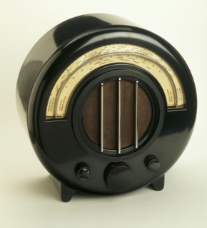 Poste de radio en bakélite, 1932