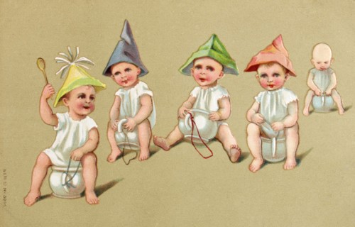 Bébés assis sur des pots de chambre
