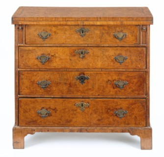 Chest of Drawers or Bachelor Chest. England, 1700-30