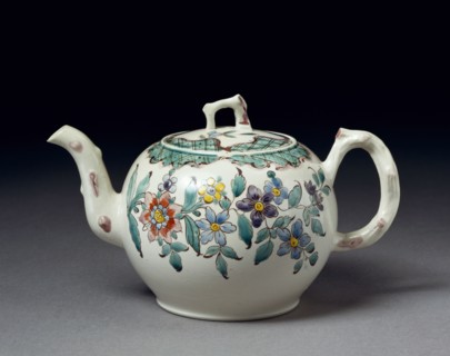 Teapot. Staffordshire, England, mid-18th century