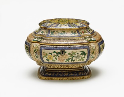 Tea caddy, by Jennens and Bettridge. England, 1851.