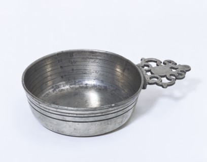 Bleeding dish. England, 18th century