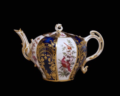 Teapot, by Jeffrey Hamet O'Neale. Chelsea, England, mid-18th century