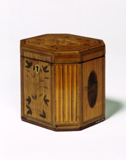 Tea caddy. England, 18th century