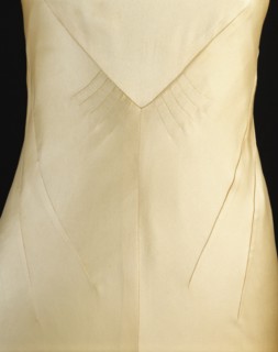 Wedding Dress, detail, by Charles James. USA, 1934. EDITORIAL USE ONLY. 
Londres, Victoria &