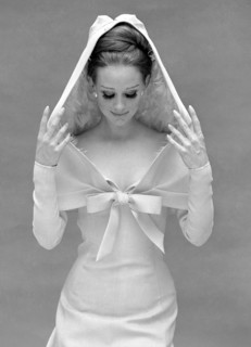 Wedding dress, photo John French. Paris, France, 1960s. 
Londres, Victoria & Albert