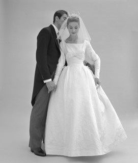 Wedding dress, photo John French. London, UK, 1960s. 
Londres, Victoria & Albert Museum
Londres,