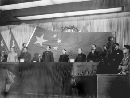 Mao Zedong aux côtés des présidents élus du Gouvernement central du peuple, en 1949