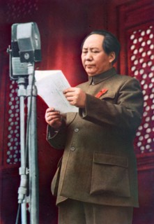 Mao Zedong annonçant officiellement la création de la République Populaire de Chine, le 1er octobre 1949