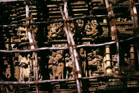 Restauration du Temple d'Adinatha, Khajuraho, Madhya Pradesh, Inde.