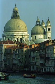 Santa Maria della Salute, à l'entrée du Grand Canal, Venise, Italie.