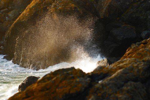 Mer agitée à Boscastle, Angleterre