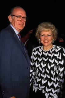 Entertainment News - December 00, 1987