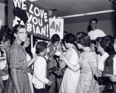 Entertainment News - April 4, 1960