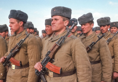 Last Soviet Troops Depart Afghanistan 1989